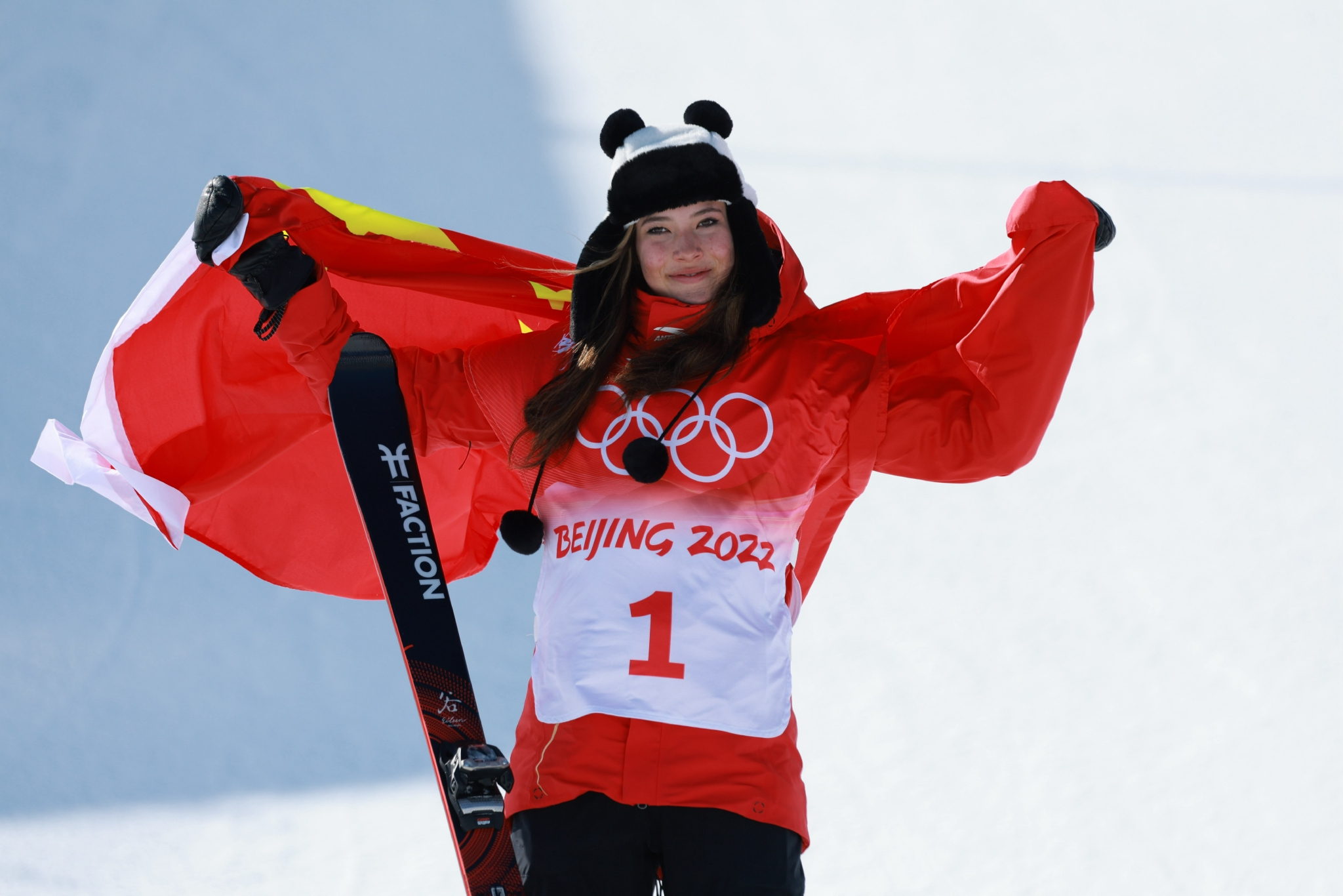 谷爱凌夺金人民日报评论 谷爱凌背后家庭与精神有哪些故事