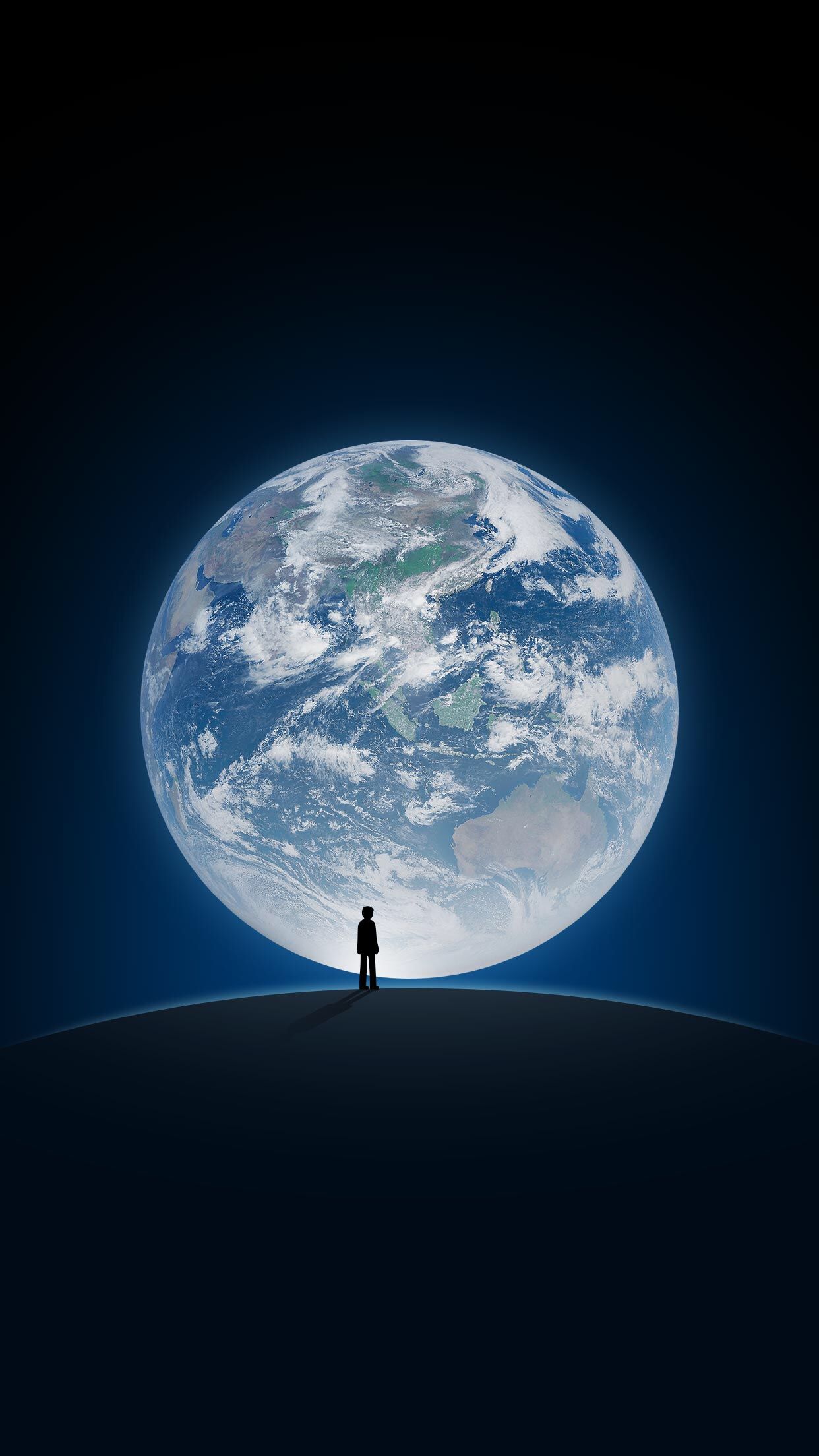 微信启动界面始终如此简洁:一颗蓝色星球,一个人类背影好像在眺望远方