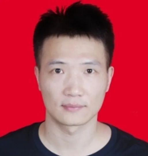 李小凡江门恩平市华侨中学音乐教师李小凡,男,1986年1月出生,现任江门