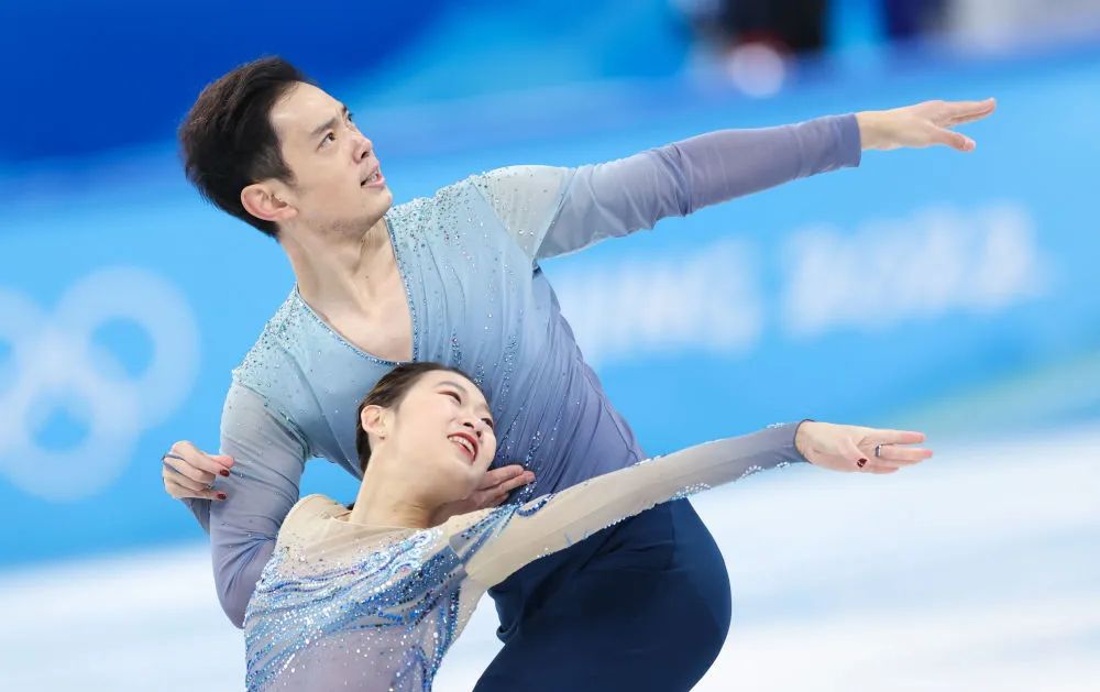 中国选手彭程(下)/金杨在比赛中.新华社记者 兰红光 摄