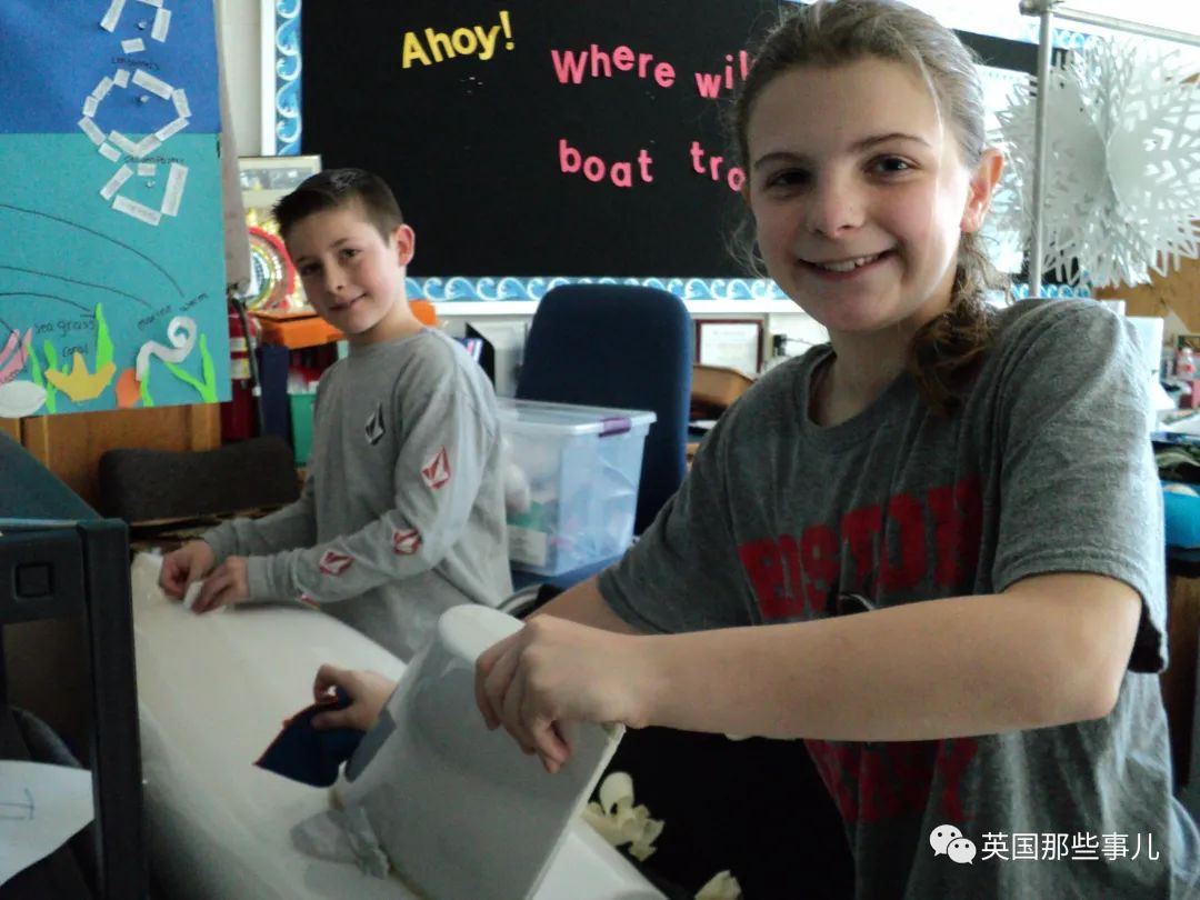 美国初中生造小船放大海463天13413公里航行后被挪威男孩捡到了