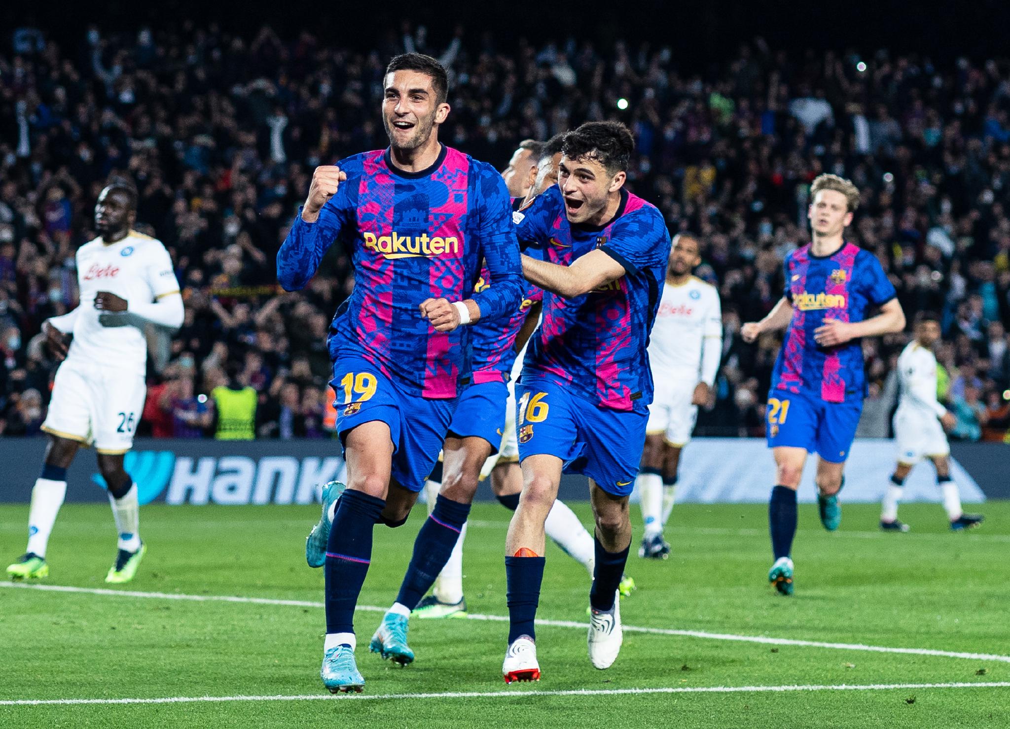 足球——欧联杯:巴萨平那不勒斯|巴塞罗那队|欧联杯|胡安_新浪新闻