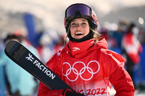 谷爱凌U型池轻松夺冠 北京冬奥会收获2金1银休闲区蓝鸢梦想 - Www.slyday.coM