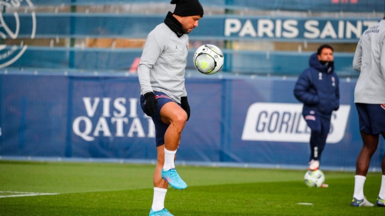 巴黎晒梅西训练照打完欧冠章节法甲剧情马上为大家续上