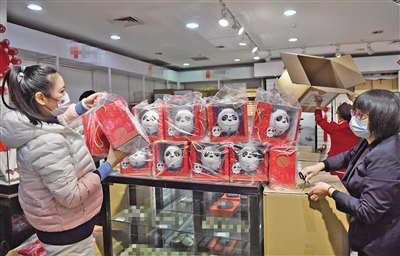 新京报|“冰墩墩”陆续到货 一周内将有3.5万只入京