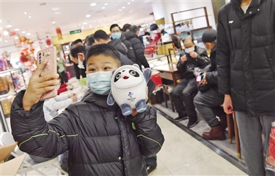 新京报|“冰墩墩”陆续到货 一周内将有3.5万只入京