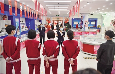 新京报|“冰墩墩”陆续到货 一周内将有3.5万只入京