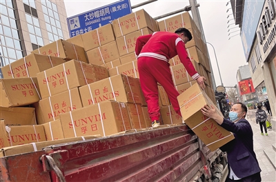 新京报|“冰墩墩”陆续到货 一周内将有3.5万只入京