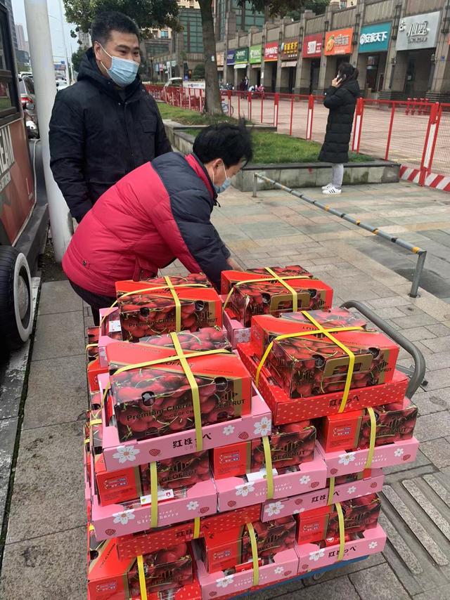 无锡封控小区：居民行动不自由，但“车厘子自由”休闲区蓝鸢梦想 - Www.slyday.coM