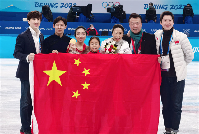 赵宏博入戏太逗！戴着韩聪金牌合影完忘摘，隋文静感恩把花送申雪休闲区蓝鸢梦想 - Www.slyday.coM