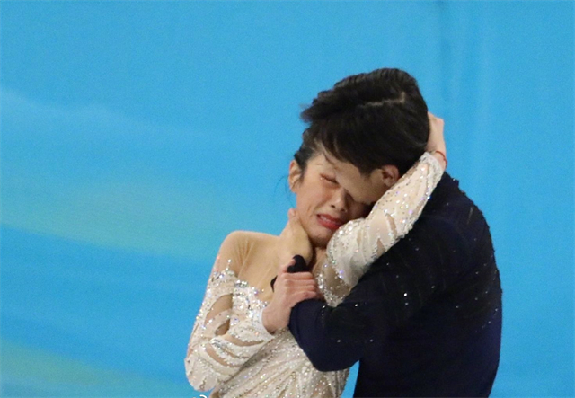 赵宏博入戏太逗！戴着韩聪金牌合影完忘摘，隋文静感恩把花送申雪休闲区蓝鸢梦想 - Www.slyday.coM