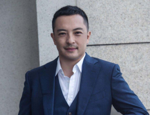 富大龙饶敏莉离婚离婚前男方退出公司股东女方淡出演艺圈任教