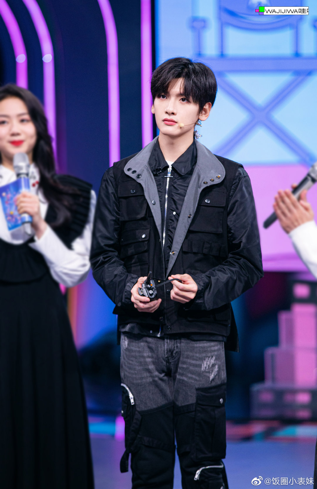 翟潇闻顽固舞台来了干净的嗓音配上充沛的感情