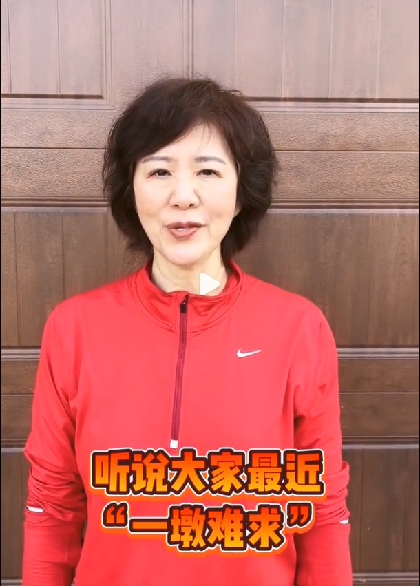 郎平新年首现身！在美国服装店悠闲逛街，如今状态年轻了许多休闲区蓝鸢梦想 - Www.slyday.coM