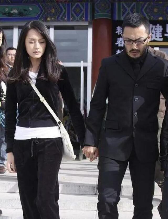 最穷影帝富大龙与小8岁美妻官宣离婚,曾说过当了父亲人生才圆满休闲区蓝鸢梦想 - Www.slyday.coM 最穷影帝富大龙与小8岁美妻官宣离婚,曾说过当了父亲人生才圆满休闲区蓝鸢梦想 - Www.slyday.coM