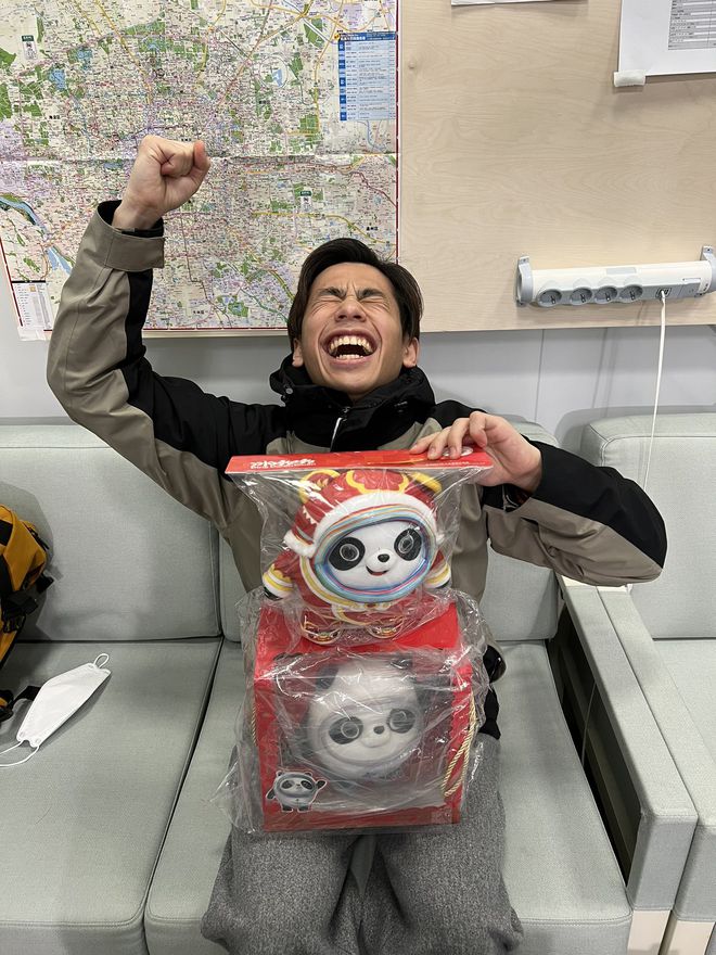 日本花滑名将苦等4小时买冰墩墩:买不到我就大哭!休闲区蓝鸢梦想 - Www.slyday.coM