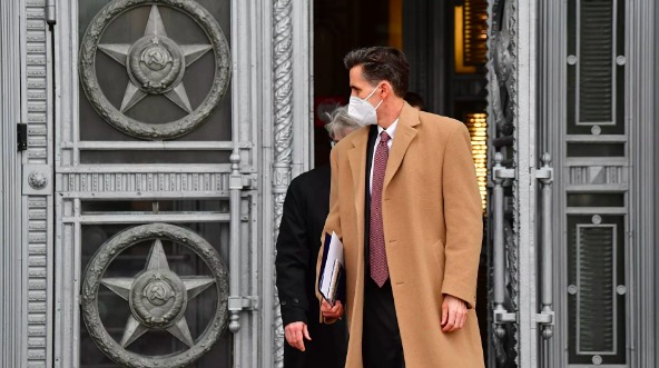 俄罗斯驱逐美大使馆副馆长，俄美“外交战”再开打，乌克兰局势未现“拐点”休闲区蓝鸢梦想 - Www.slyday.coM