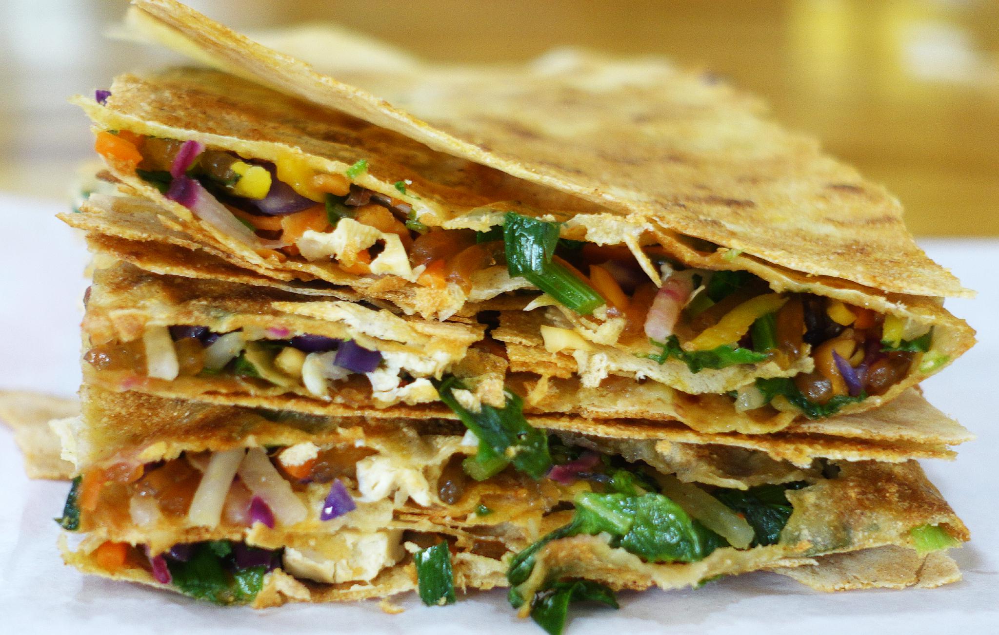 煎饼果子,是中国人最喜欢的小吃之一. 视觉中国 图