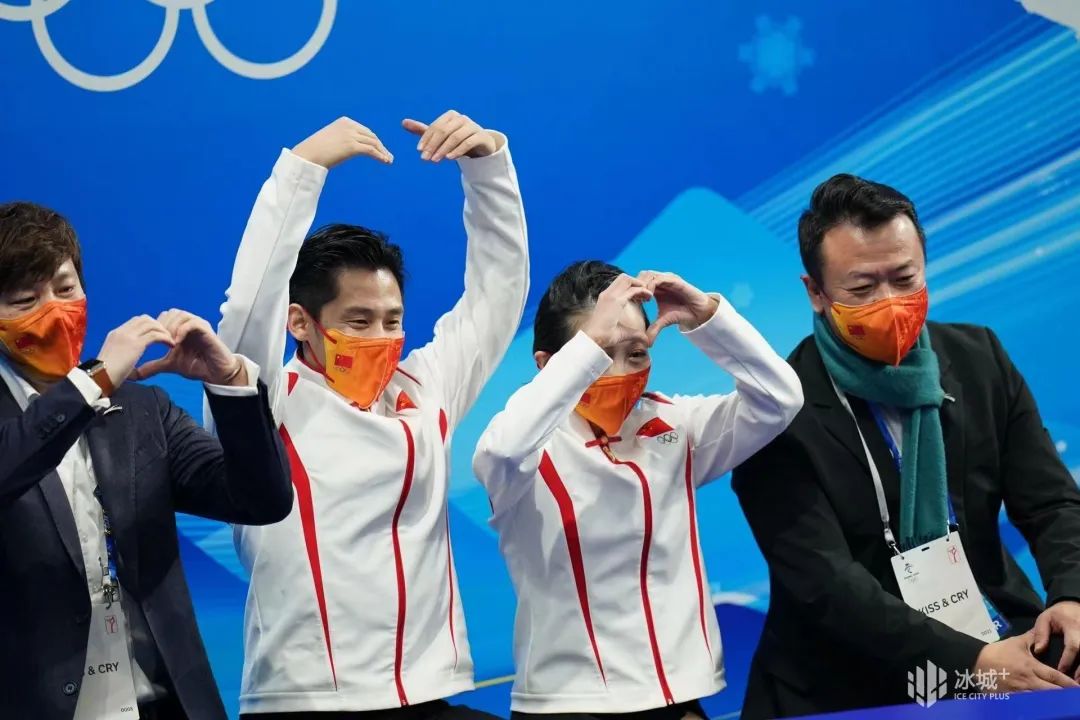 实力突围！中国两对双人滑组合完美发挥晋级，“葱桶”组合排名第一休闲区蓝鸢梦想 - Www.slyday.coM