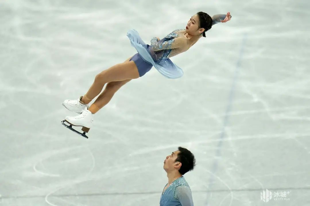实力突围！中国两对双人滑组合完美发挥晋级，“葱桶”组合排名第一休闲区蓝鸢梦想 - Www.slyday.coM