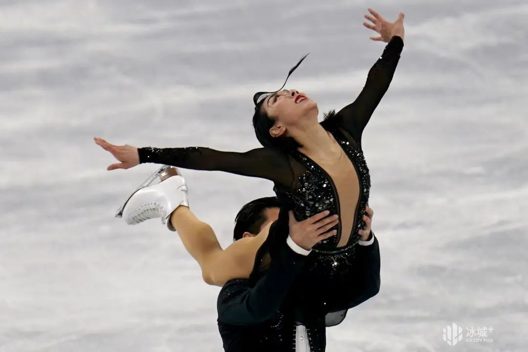 实力突围！中国两对双人滑组合完美发挥晋级，“葱桶”组合排名第一休闲区蓝鸢梦想 - Www.slyday.coM