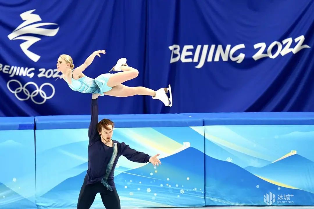 实力突围！中国两对双人滑组合完美发挥晋级，“葱桶”组合排名第一休闲区蓝鸢梦想 - Www.slyday.coM