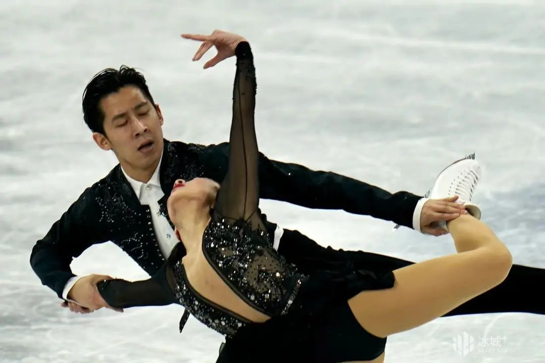 实力突围！中国两对双人滑组合完美发挥晋级，“葱桶”组合排名第一休闲区蓝鸢梦想 - Www.slyday.coM