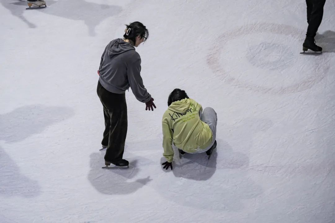 广州溜真冰、滑雪超全攻略来了！离冬奥冠军又近一步！休闲区蓝鸢梦想 - Www.slyday.coM