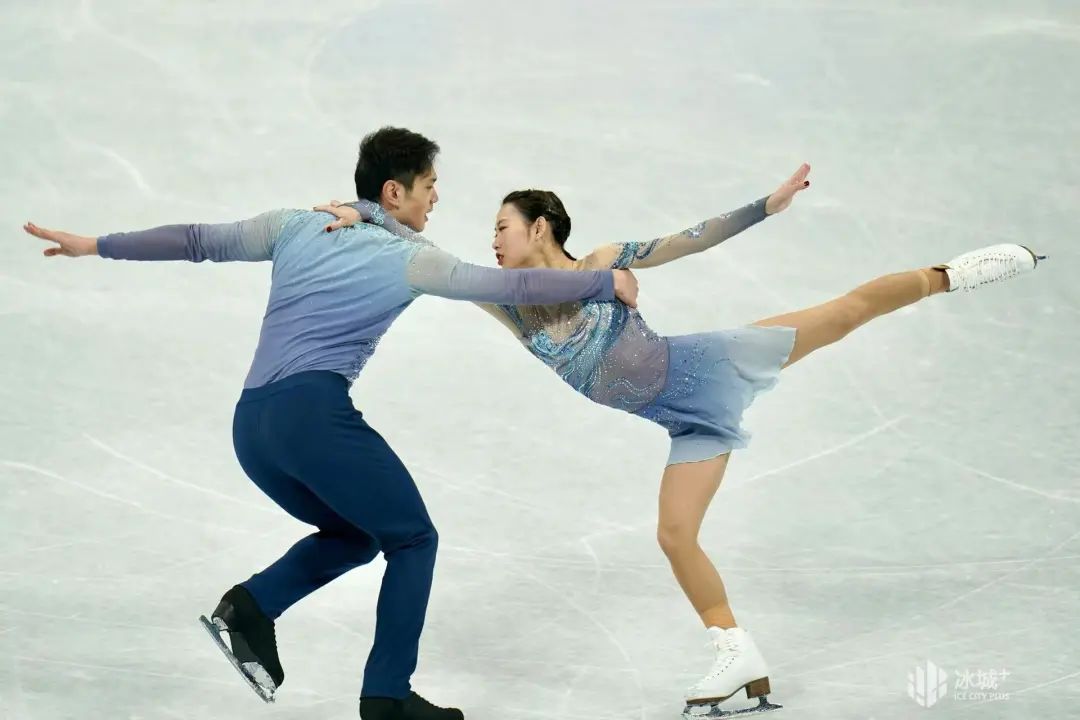 实力突围！中国两对双人滑组合完美发挥晋级，“葱桶”组合排名第一休闲区蓝鸢梦想 - Www.slyday.coM