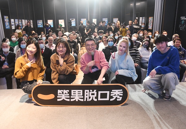 “快乐冬奥”脱口秀趣谈中国，老外讲故事俱乐部成员：在欢笑声中拉近我们的距离休闲区蓝鸢梦想 - Www.slyday.coM