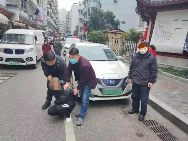 你车上乘客是逃犯！司机开免提接到警察电话，蒙了休闲区蓝鸢梦想 - Www.slyday.coM