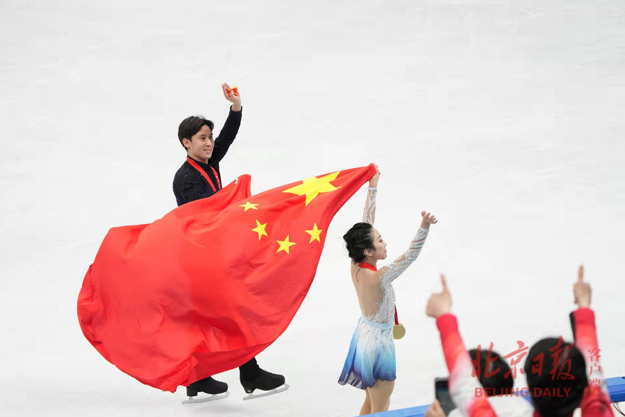 夺冠了！可惜隋文静/韩聪少一张和冰墩墩的合影休闲区蓝鸢梦想 - Www.slyday.coM