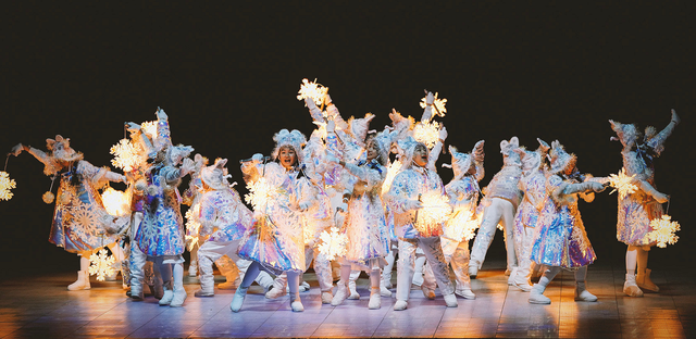 “我们的国旗是举得最高的！”休闲区蓝鸢梦想 - Www.slyday.coM