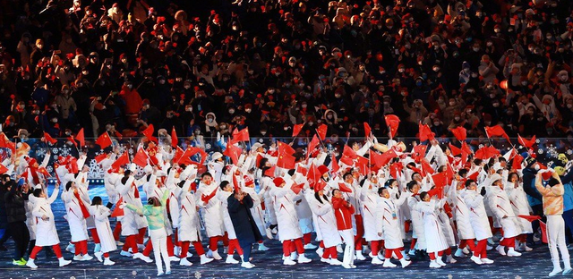 “我们的国旗是举得最高的！”休闲区蓝鸢梦想 - Www.slyday.coM