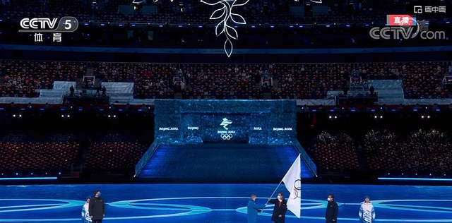 “我们的国旗是举得最高的！”休闲区蓝鸢梦想 - Www.slyday.coM