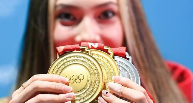 顶级凡尔赛!谷爱凌说我没有冰墩墩只有金墩墩,网友:羡慕坏了休闲区蓝鸢梦想 - Www.slyday.coM 顶级凡尔赛!谷爱凌说我没有冰墩墩只有金墩墩,网友:羡慕坏了休闲区蓝鸢梦想 - Www.slyday.coM