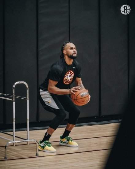 恭喜唐斯！以29分成绩夺得2022全明星三分球大赛冠军！休闲区蓝鸢梦想 - Www.slyday.coM