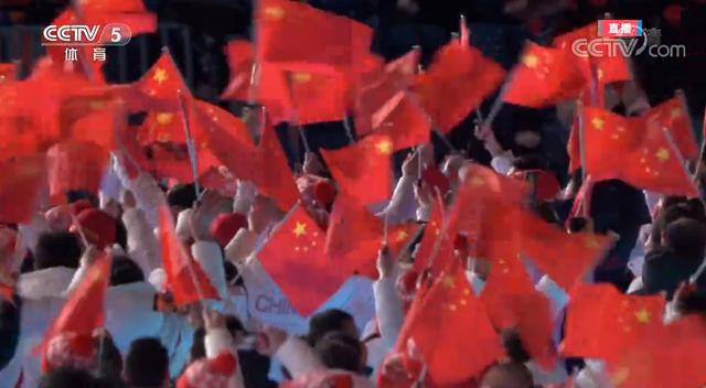 “我们的国旗是举得最高的！”休闲区蓝鸢梦想 - Www.slyday.coM