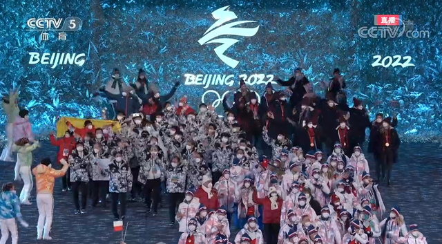 “我们的国旗是举得最高的！”休闲区蓝鸢梦想 - Www.slyday.coM