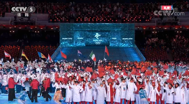 “我们的国旗是举得最高的！”休闲区蓝鸢梦想 - Www.slyday.coM