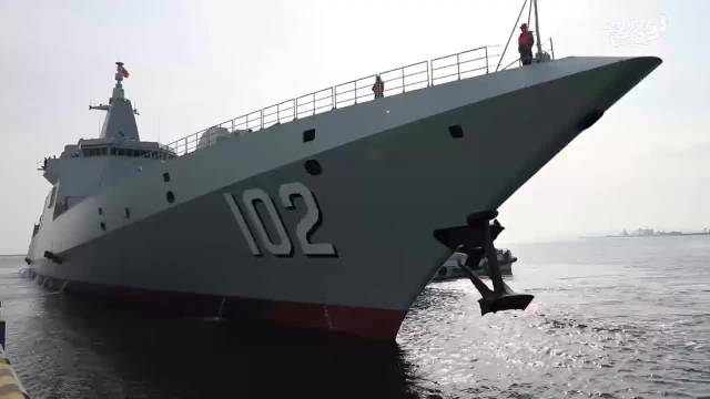 万吨大驱拉萨舰,装备有新型防空10反导10反舰10反潜武器装备!