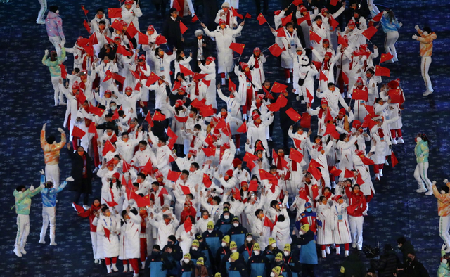 “我们的国旗是举得最高的！”休闲区蓝鸢梦想 - Www.slyday.coM