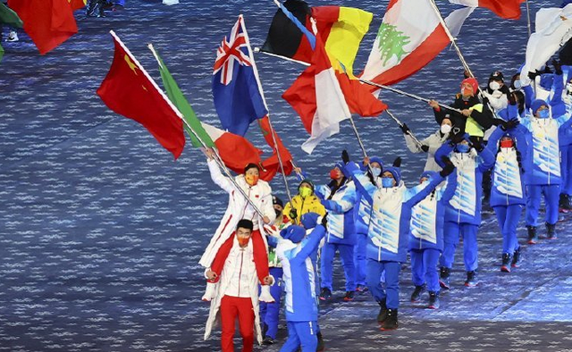 “我们的国旗是举得最高的！”休闲区蓝鸢梦想 - Www.slyday.coM