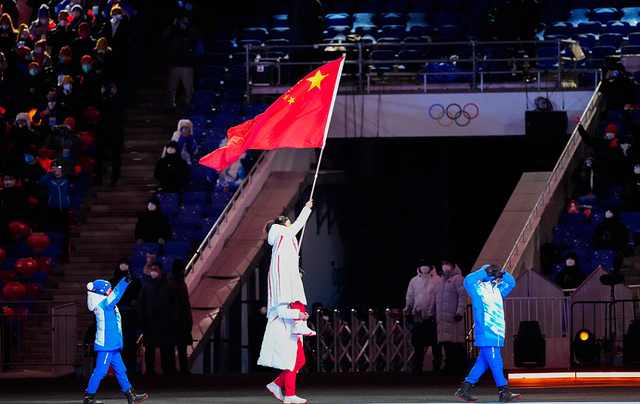 “我们的国旗是举得最高的！”休闲区蓝鸢梦想 - Www.slyday.coM