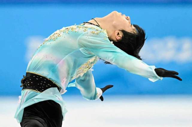 羽生结弦三套考斯滕闪耀北京!“春来了”超美,不愧为冰上贵公子休闲区蓝鸢梦想 - Www.slyday.coM 羽生结弦三套考斯滕闪耀北京!“春来了”超美,不愧为冰上贵公子休闲区蓝鸢梦想 - Www.slyday.coM