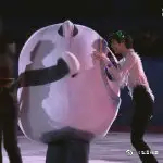 今天是北京冬奥会的最后一天，冬奥会花样滑冰表演滑的比赛进行……休闲区蓝鸢梦想 - Www.slyday.coM