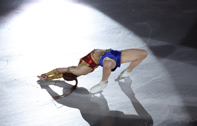 莎莎化身神奇女侠!脱外套全场尖叫,腹肌力量惊人,再现经典蟹步休闲区蓝鸢梦想 - Www.slyday.coM 莎莎化身神奇女侠!脱外套全场尖叫,腹肌力量惊人,再现经典蟹步休闲区蓝鸢梦想 - Www.slyday.coM