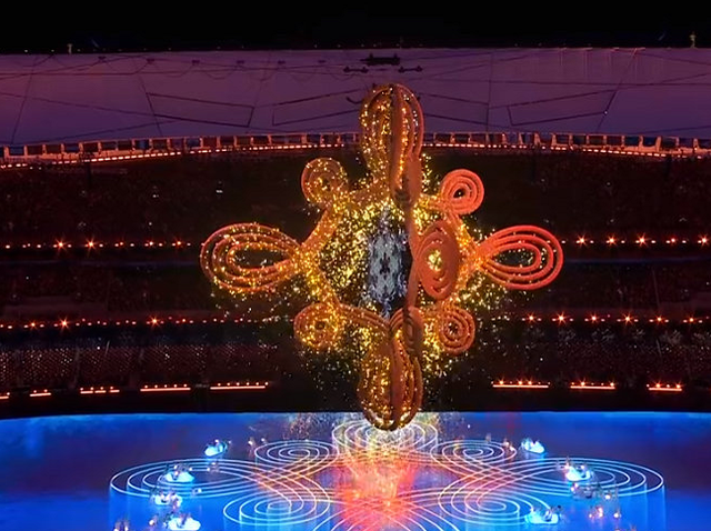 “我们的国旗是举得最高的！”休闲区蓝鸢梦想 - Www.slyday.coM