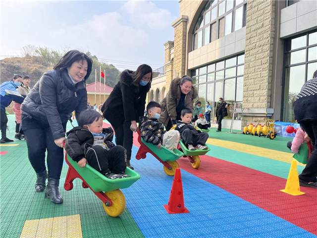 白马镇中心幼儿园高新分园开展新生家长见面会休闲区蓝鸢梦想 - Www.slyday.coM