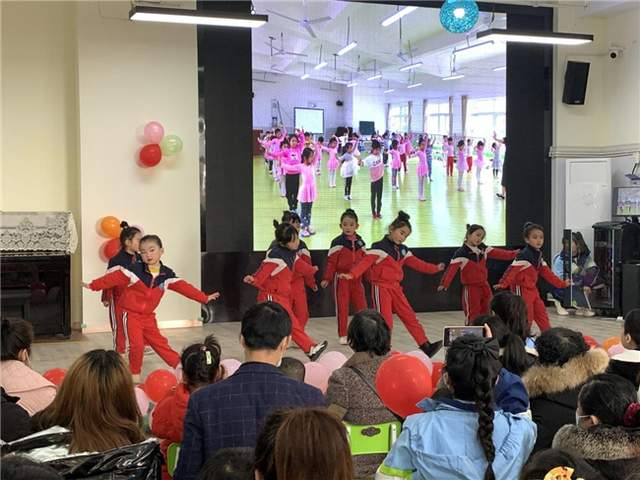 白马镇中心幼儿园高新分园开展新生家长见面会休闲区蓝鸢梦想 - Www.slyday.coM